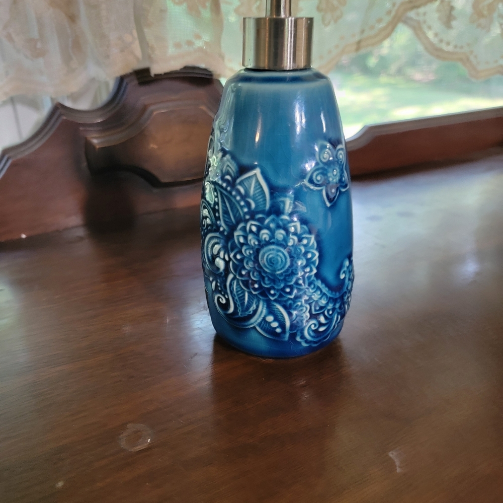 Cynthia Rowley soap dispenser